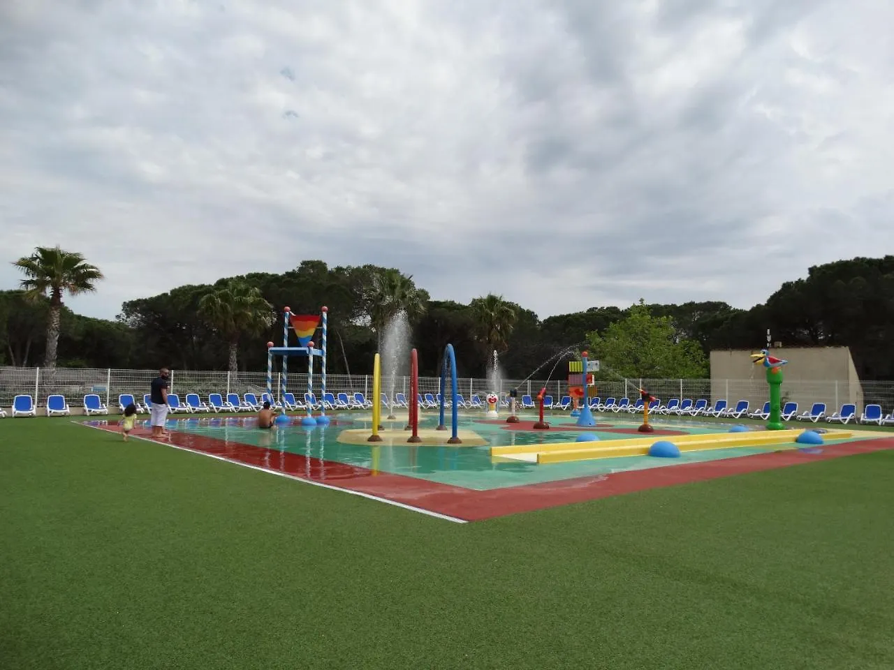 Camping Sunissim Parc Saint James Oasis Village 5* By Locatour Puget-sur Argens Campsite
