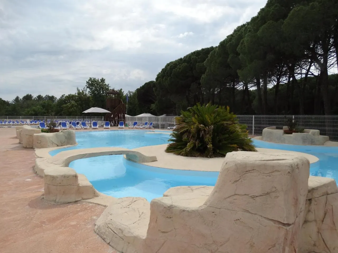 Campsite Camping Sunissim Parc Saint James Oasis Village 5* By Locatour Puget-sur Argens France