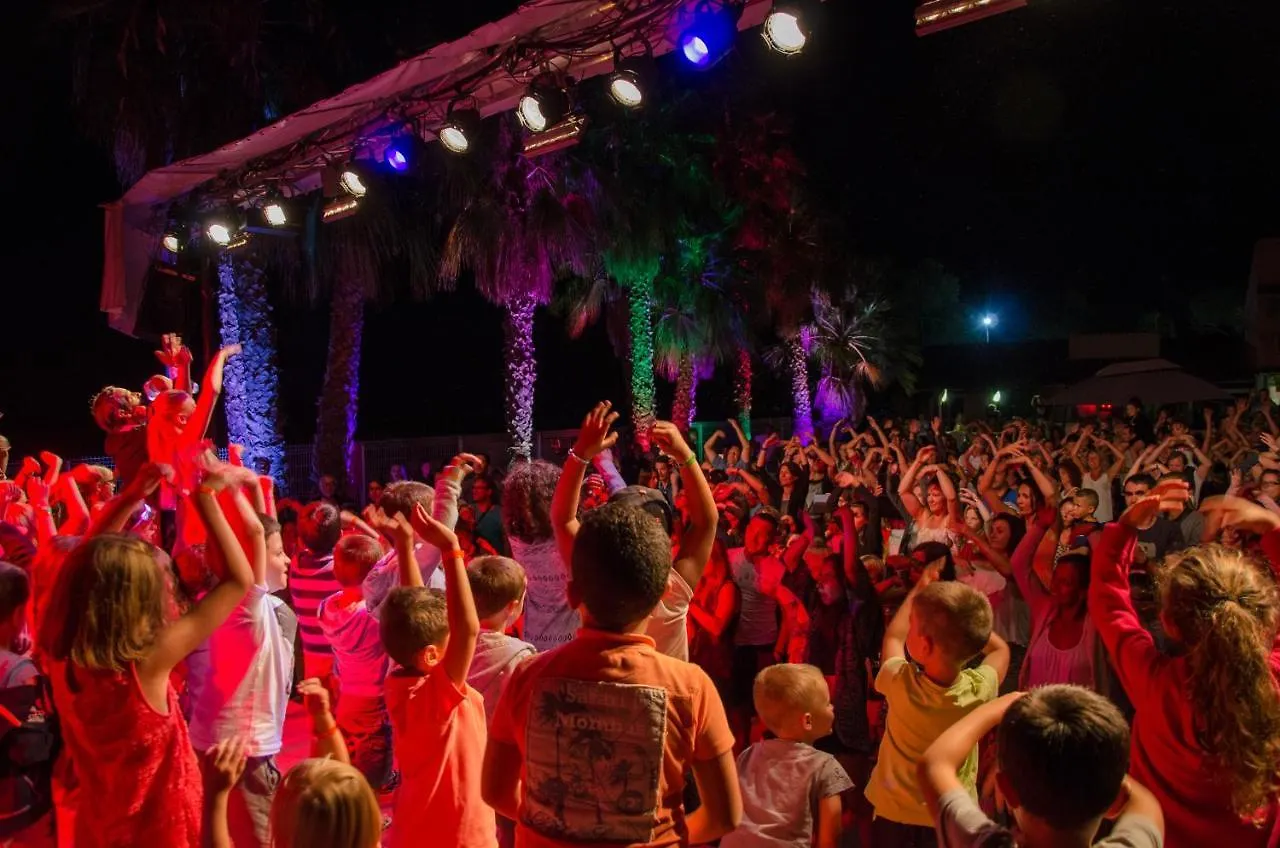 Campsite Camping Sunissim Parc Saint James Oasis Village 5* By Locatour Puget-sur Argens